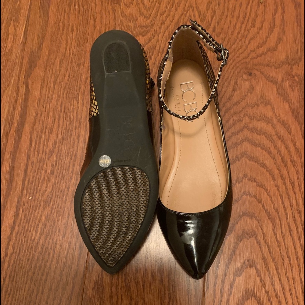Very cute ballet patent leather shoes.